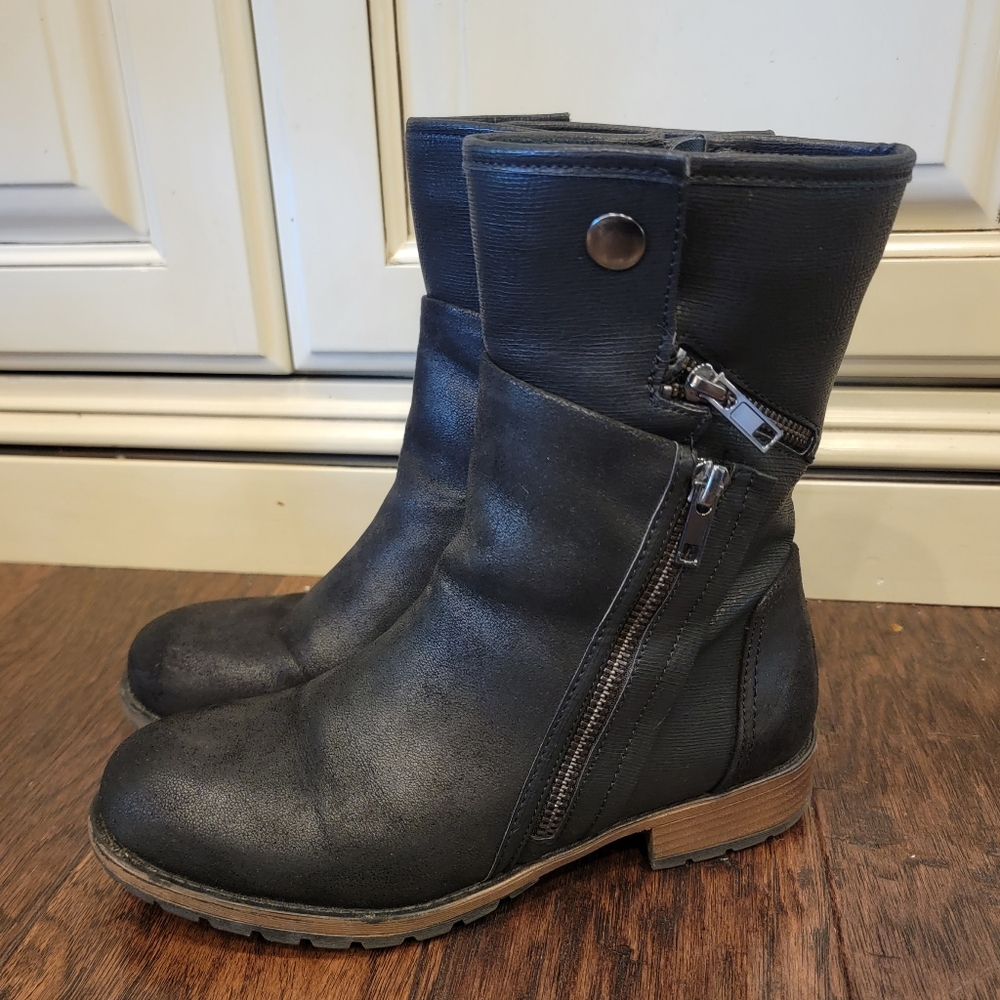 Maurices black boots size 6